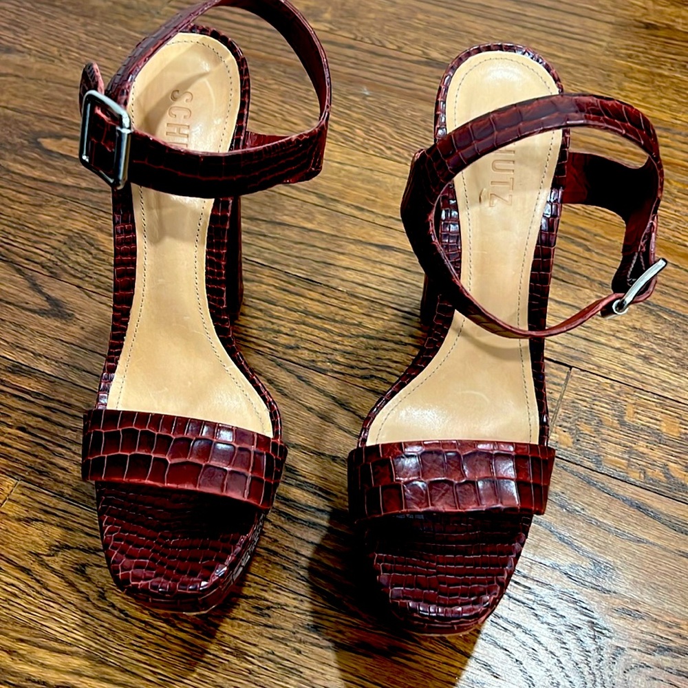 Burgundy heels very good condition